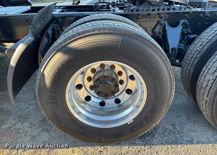 image for item DU0365 2019 International LT625 semi truck