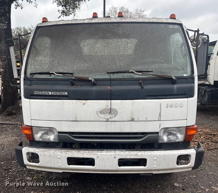 image for item DU0382 2003 UD 1400  truck cab and chassis