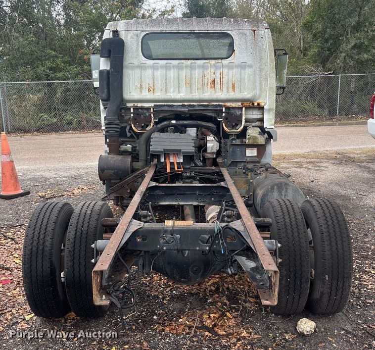 image for item DU0382 2003 UD 1400  truck cab and chassis