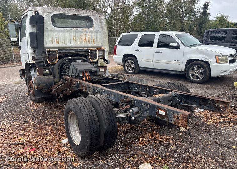 image for item DU0382 2003 UD 1400  truck cab and chassis