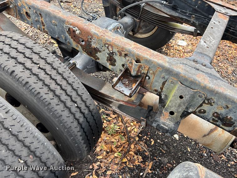 image for item DU0382 2003 UD 1400  truck cab and chassis