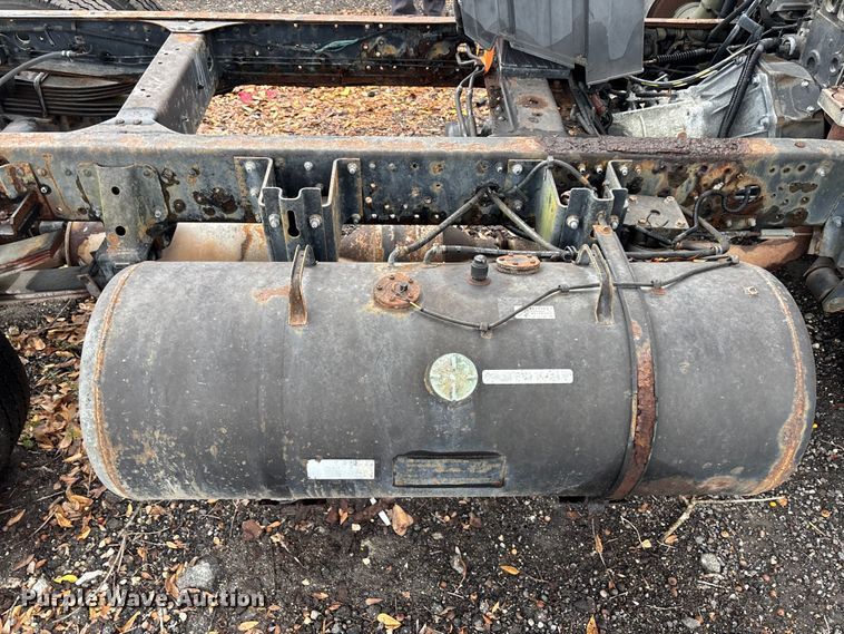 image for item DU0382 2003 UD 1400  truck cab and chassis