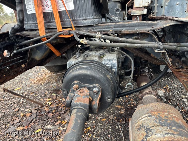 image for item DU0382 2003 UD 1400  truck cab and chassis