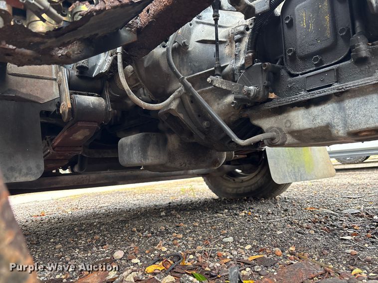 image for item DU0382 2003 UD 1400  truck cab and chassis