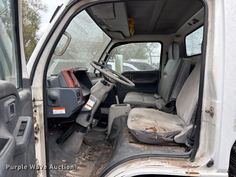 image for item DU0382 2003 UD 1400  truck cab and chassis