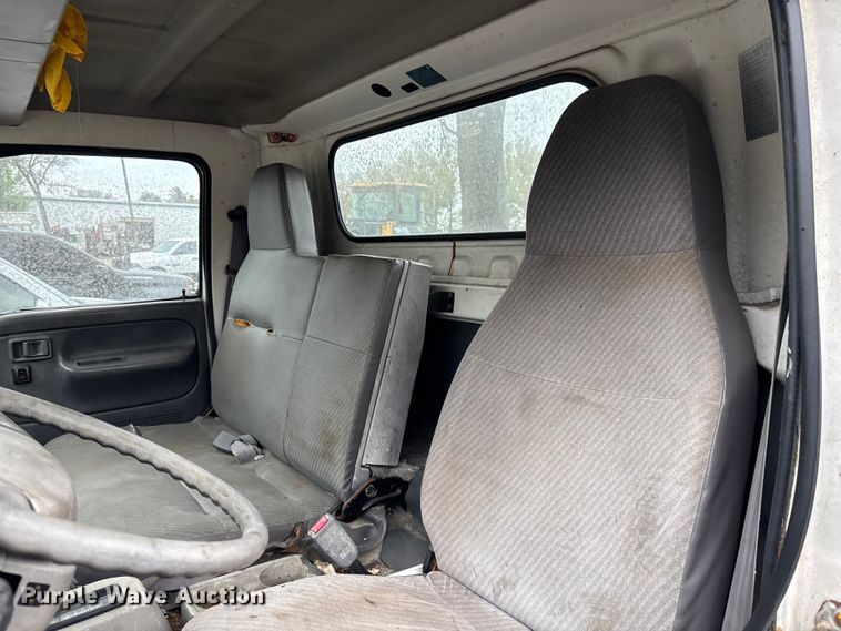 image for item DU0382 2003 UD 1400  truck cab and chassis