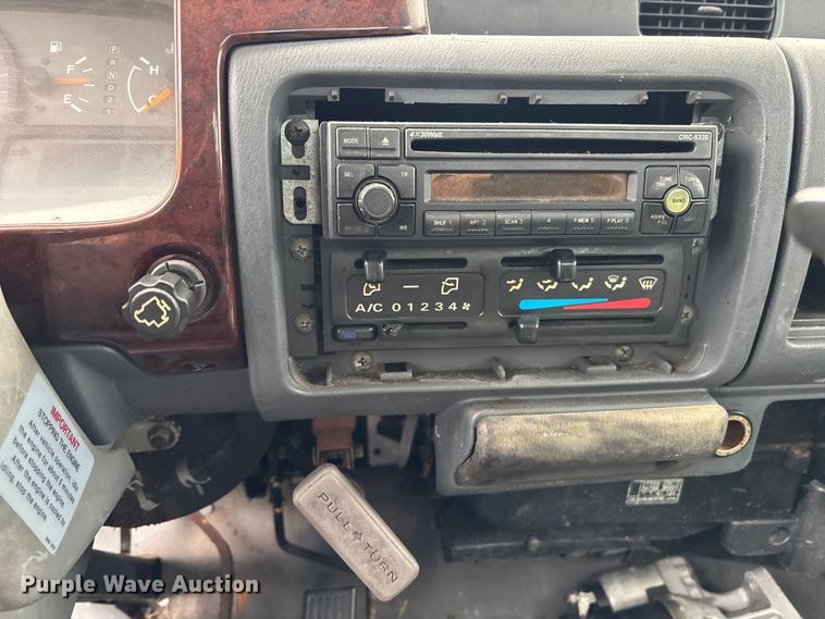 image for item DU0382 2003 UD 1400  truck cab and chassis