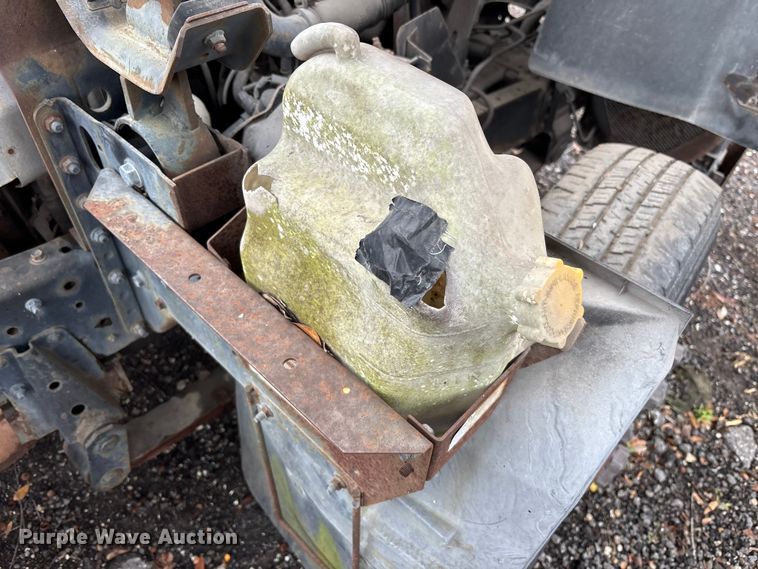 image for item DU0382 2003 UD 1400  truck cab and chassis