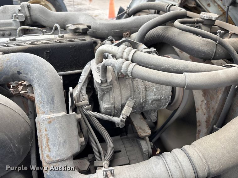 image for item DU0382 2003 UD 1400  truck cab and chassis