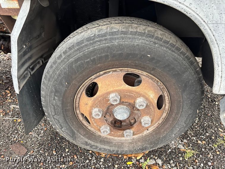 image for item DU0382 2003 UD 1400  truck cab and chassis