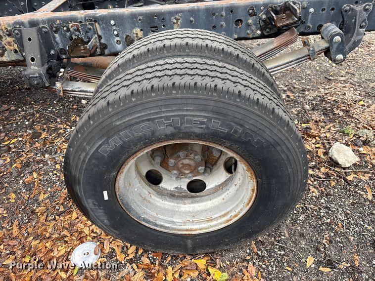 image for item DU0382 2003 UD 1400  truck cab and chassis