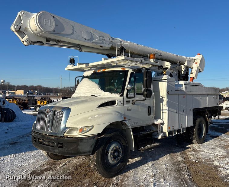 image for item DU6969 2004 International MA035 bucket truck