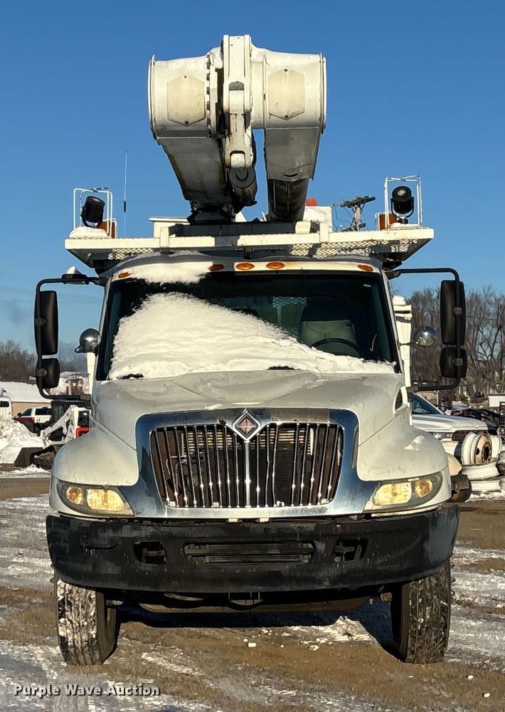 image for item DU6969 2004 International MA035 bucket truck