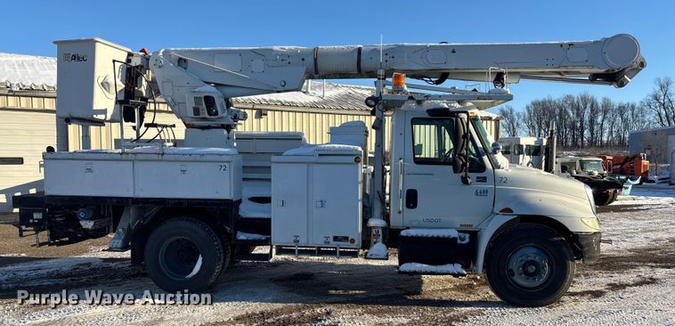 image for item DU6969 2004 International MA035 bucket truck