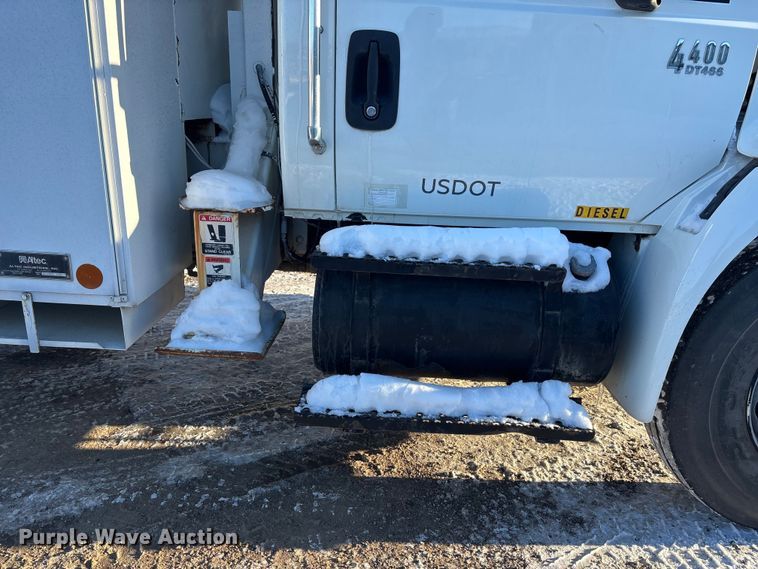 image for item DU6969 2004 International MA035 bucket truck