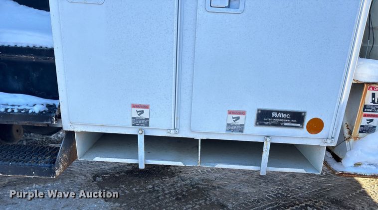 image for item DU6969 2004 International MA035 bucket truck