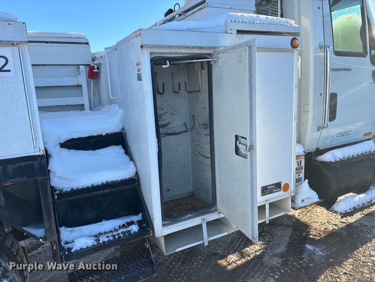 image for item DU6969 2004 International MA035 bucket truck