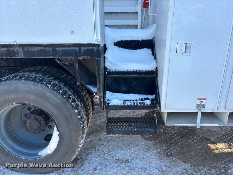 image for item DU6969 2004 International MA035 bucket truck