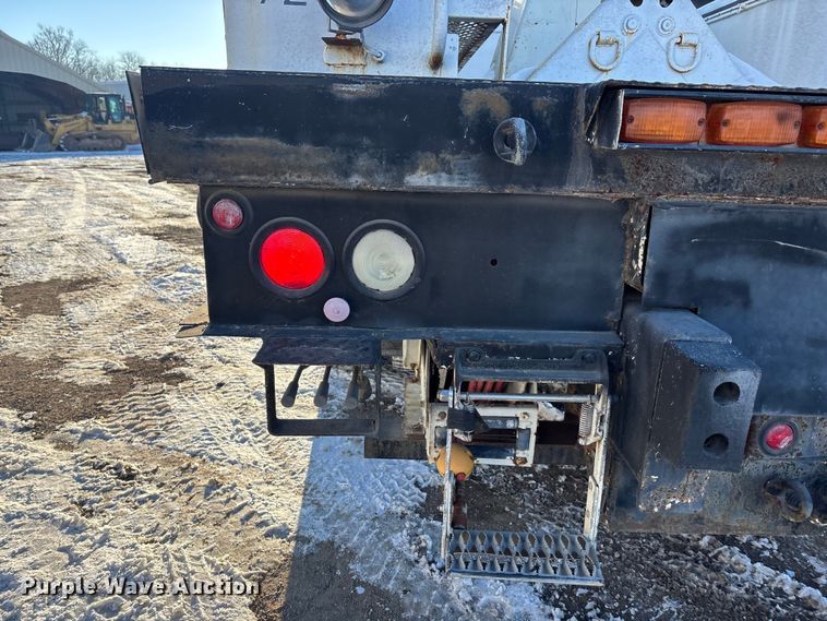 image for item DU6969 2004 International MA035 bucket truck