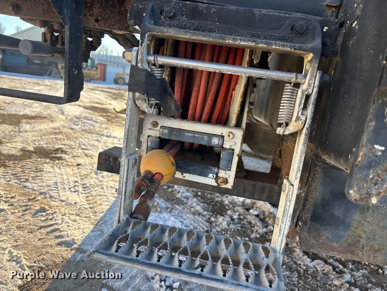 image for item DU6969 2004 International MA035 bucket truck