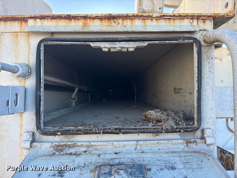 image for item DU6969 2004 International MA035 bucket truck