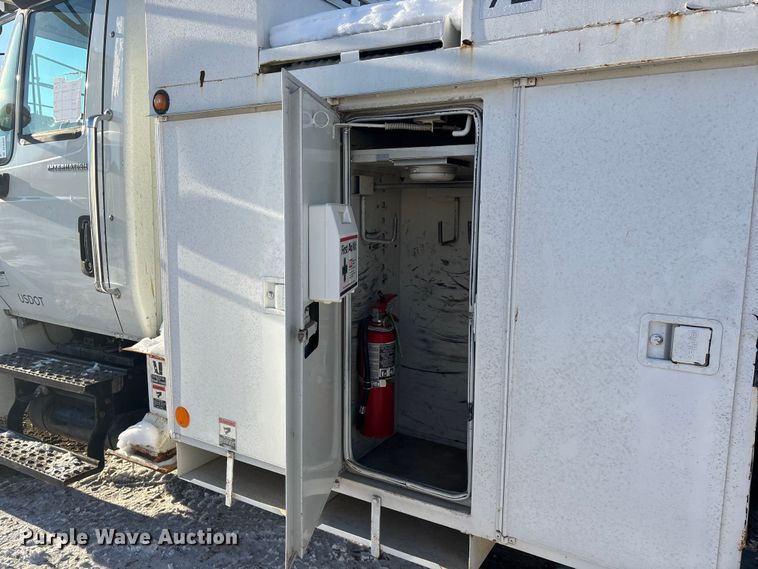 image for item DU6969 2004 International MA035 bucket truck