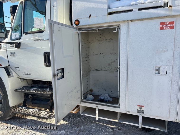 image for item DU6969 2004 International MA035 bucket truck