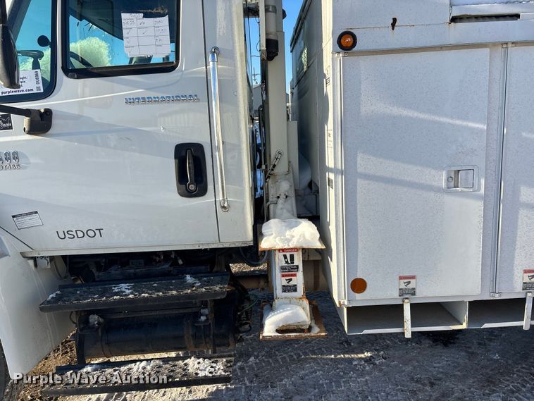 image for item DU6969 2004 International MA035 bucket truck