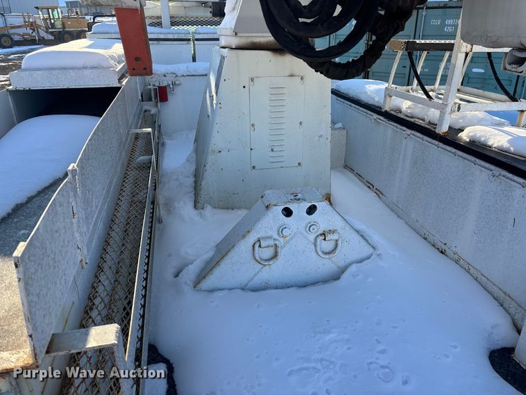 image for item DU6969 2004 International MA035 bucket truck