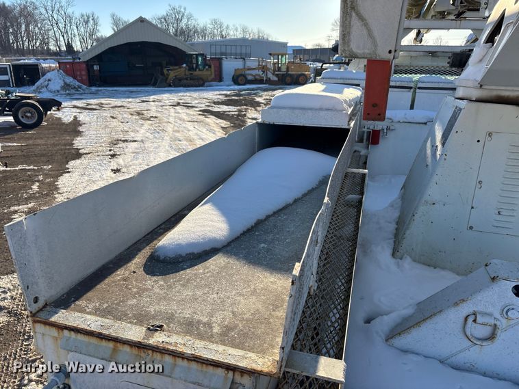 image for item DU6969 2004 International MA035 bucket truck