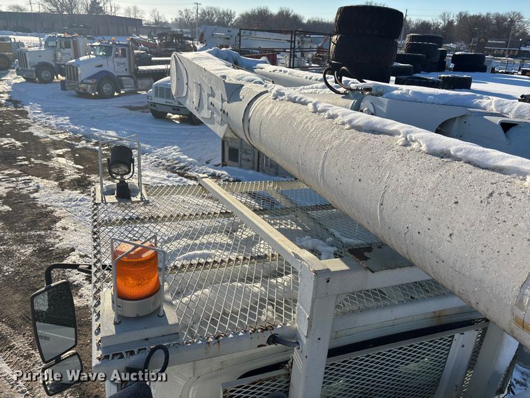 image for item DU6969 2004 International MA035 bucket truck