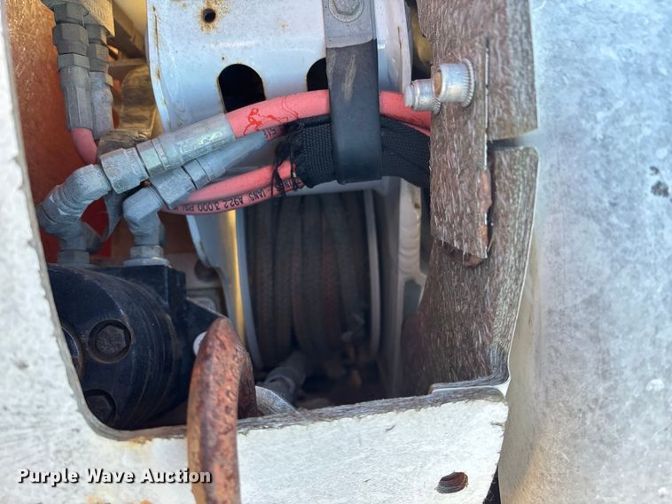 image for item DU6969 2004 International MA035 bucket truck