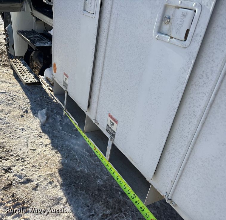 image for item DU6969 2004 International MA035 bucket truck