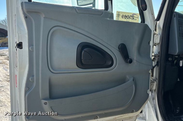 image for item DU6969 2004 International MA035 bucket truck