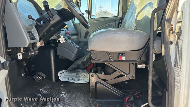 image for item DU6969 2004 International MA035 bucket truck