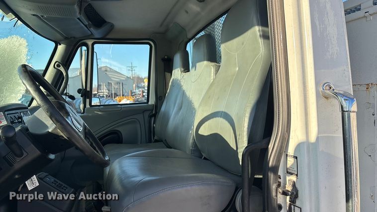 image for item DU6969 2004 International MA035 bucket truck