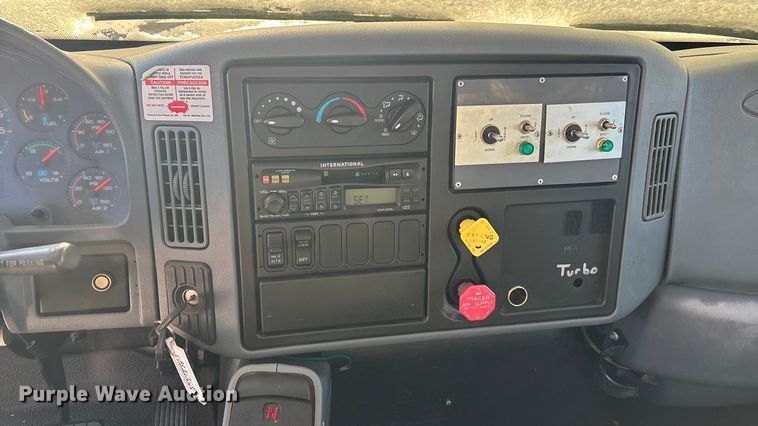 image for item DU6969 2004 International MA035 bucket truck