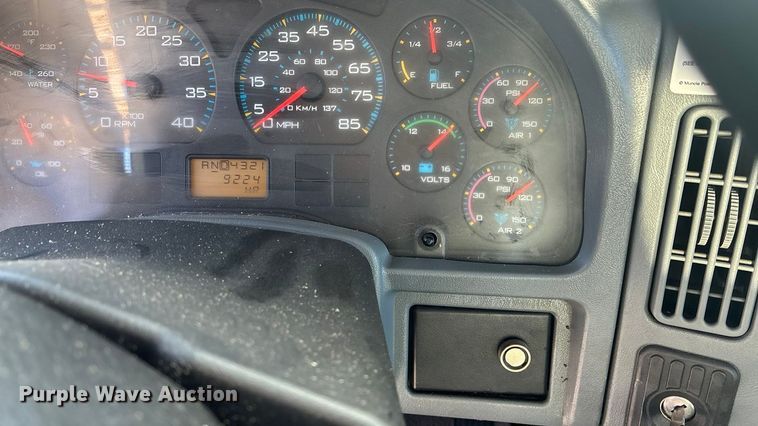 image for item DU6969 2004 International MA035 bucket truck