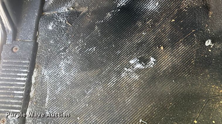 image for item DU6969 2004 International MA035 bucket truck