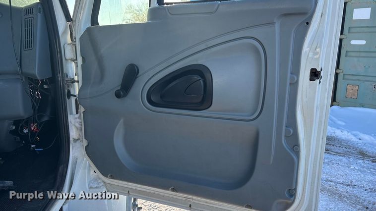 image for item DU6969 2004 International MA035 bucket truck