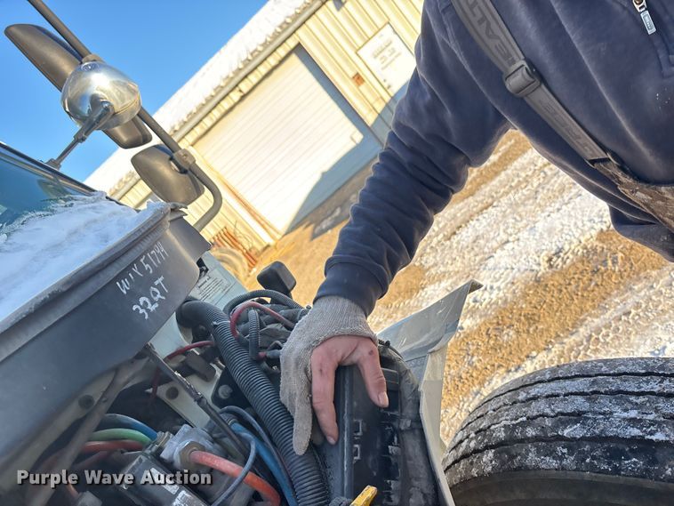 image for item DU6969 2004 International MA035 bucket truck