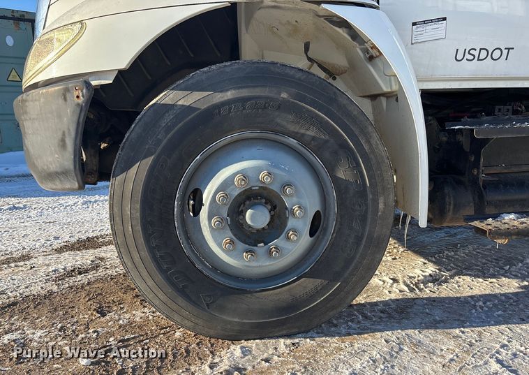 image for item DU6969 2004 International MA035 bucket truck