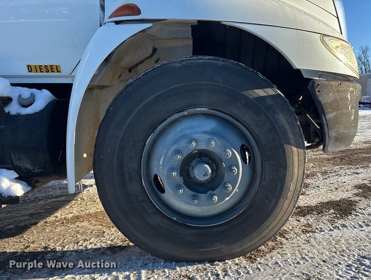 image for item DU6969 2004 International MA035 bucket truck