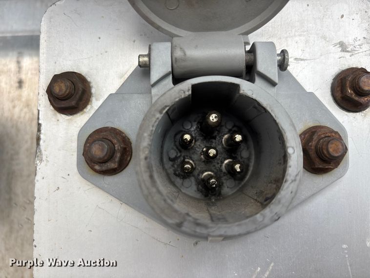 image for item DW7442 2013 Wabash refrigerated van trailer