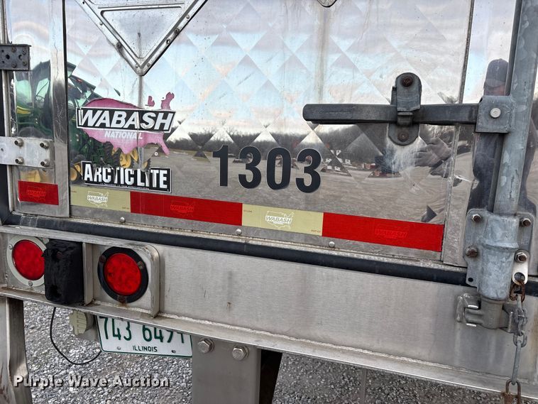 image for item DW7442 2013 Wabash refrigerated van trailer