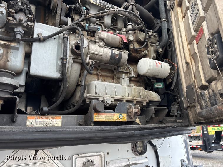 image for item DW7442 2013 Wabash refrigerated van trailer