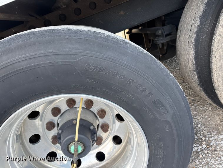 image for item DW7442 2013 Wabash refrigerated van trailer