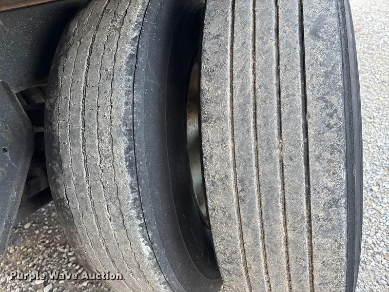 image for item DW7442 2013 Wabash refrigerated van trailer