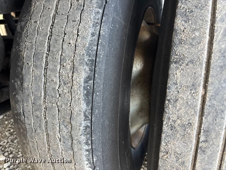 image for item DW7442 2013 Wabash refrigerated van trailer