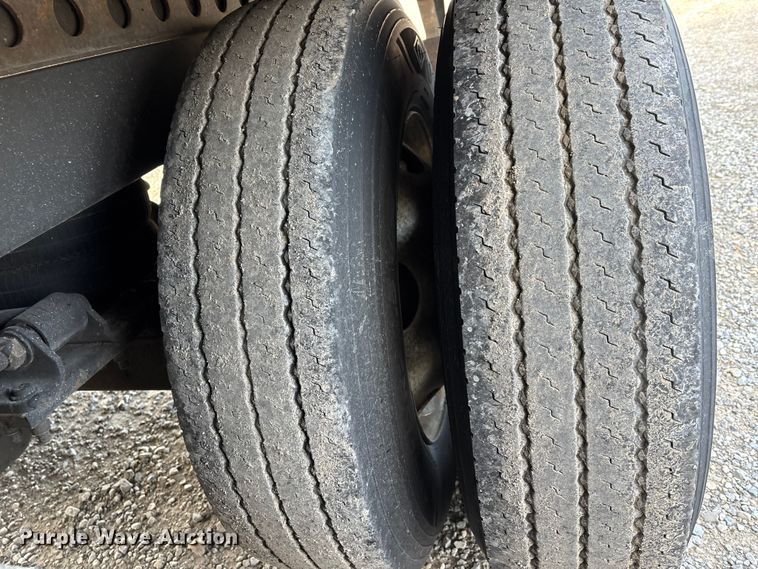 image for item DW7442 2013 Wabash refrigerated van trailer